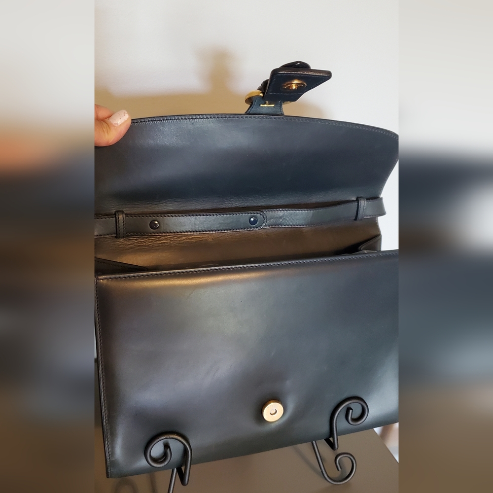 Gucci Hunter Green Rare Leather Messenger Bag with Gold-Tone Hardware⚜️💚⚜️ - Picture 4 of 15